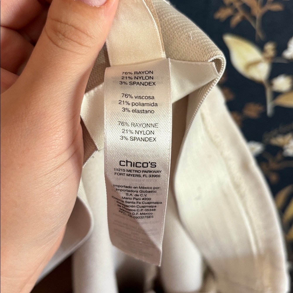 Chico's Cream Pull-On Ankle Pants Size 1.5 - Picture 8 of 9